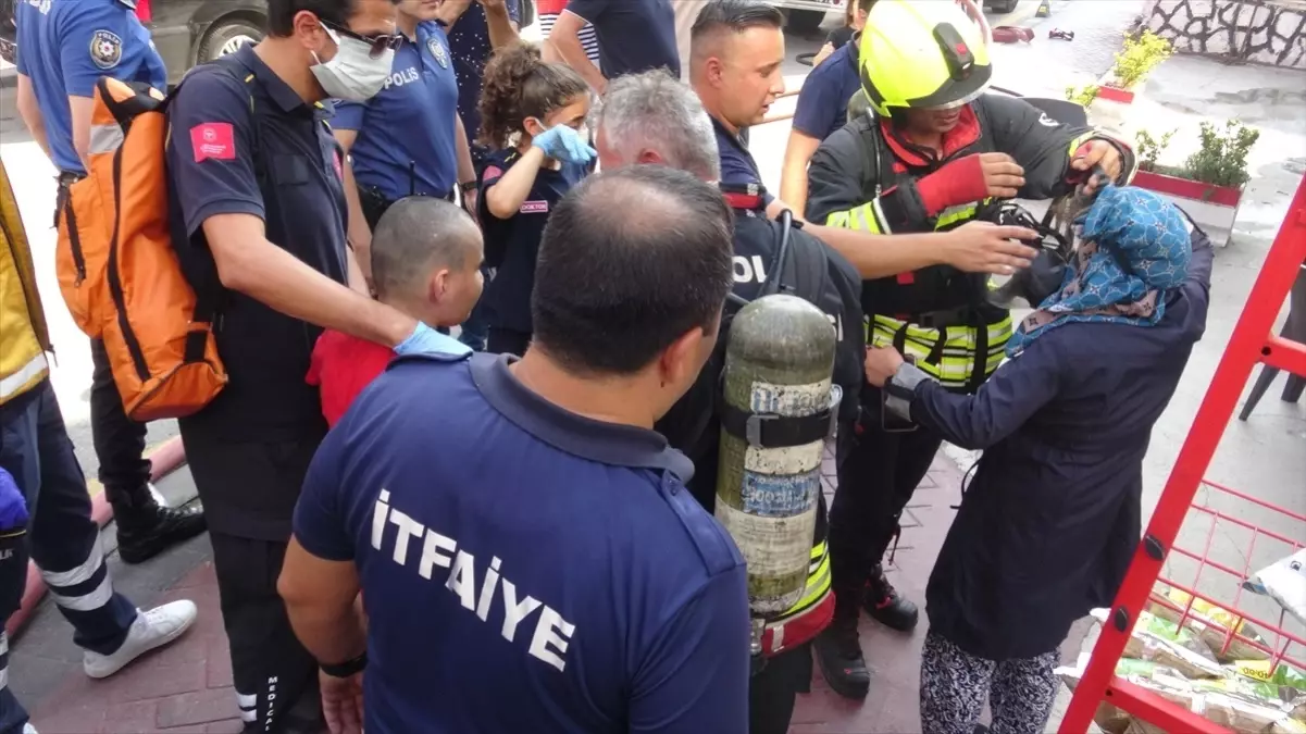 Bolu'da Yangın Çıkan Apartmandan Mahsur Kalan İki Kişi Kurtarıldı
