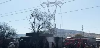İzmir Bornova'da Yangın: Konteynerden Kamyona Sıçradı