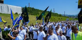 Bosna Hersek'te Madenciler Hükümet Önünde Gösteri Düzenledi