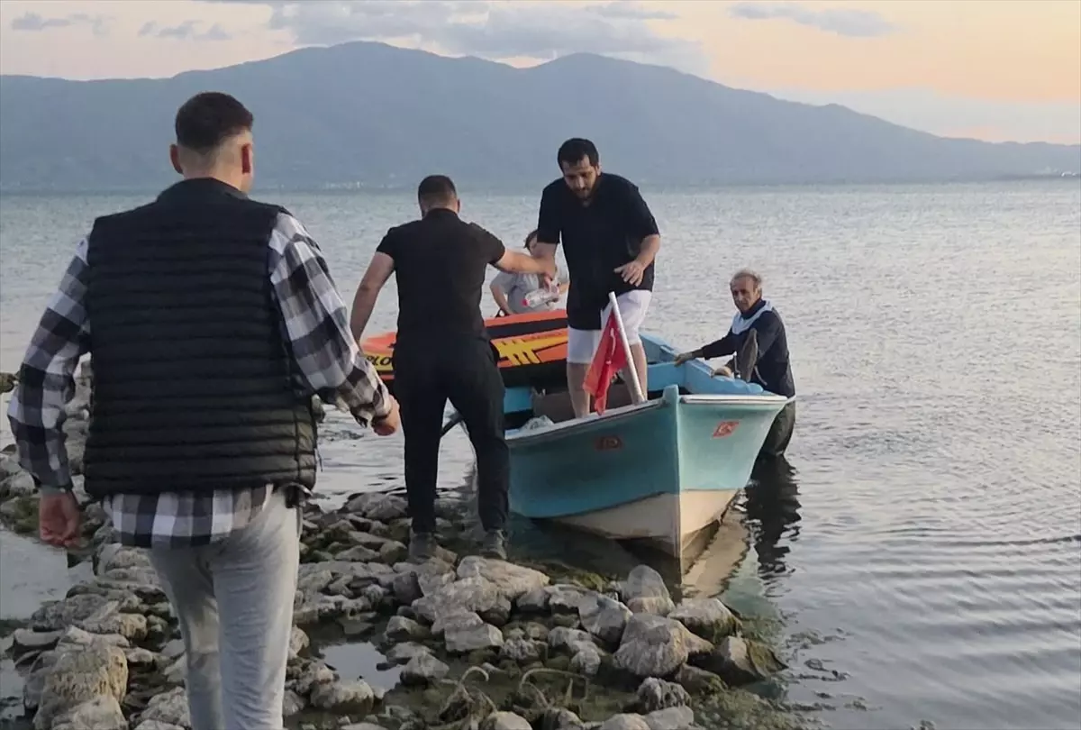 İznik Gölü'nde Mahsur Kalan Kişi Kurtarıldı