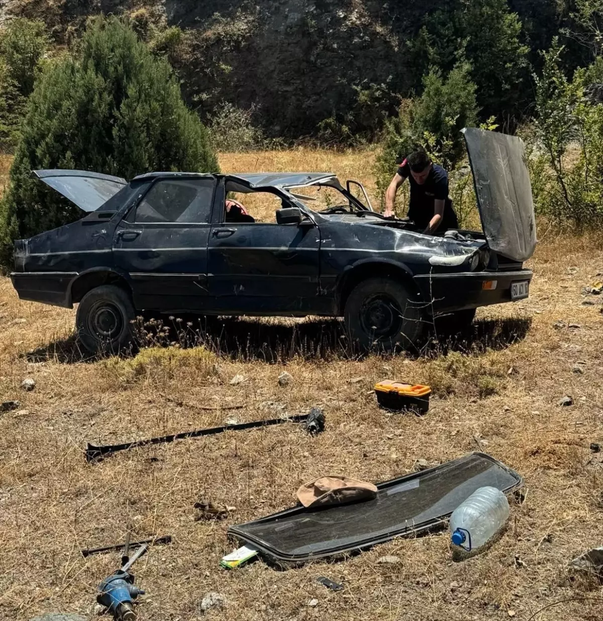 Boyabat'ta Otomobil Devrildi, İki Kişi Yaralandı