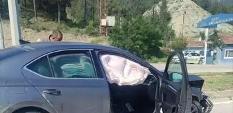 Boyabat'ta Otomobil Kazası: İki Yaralı