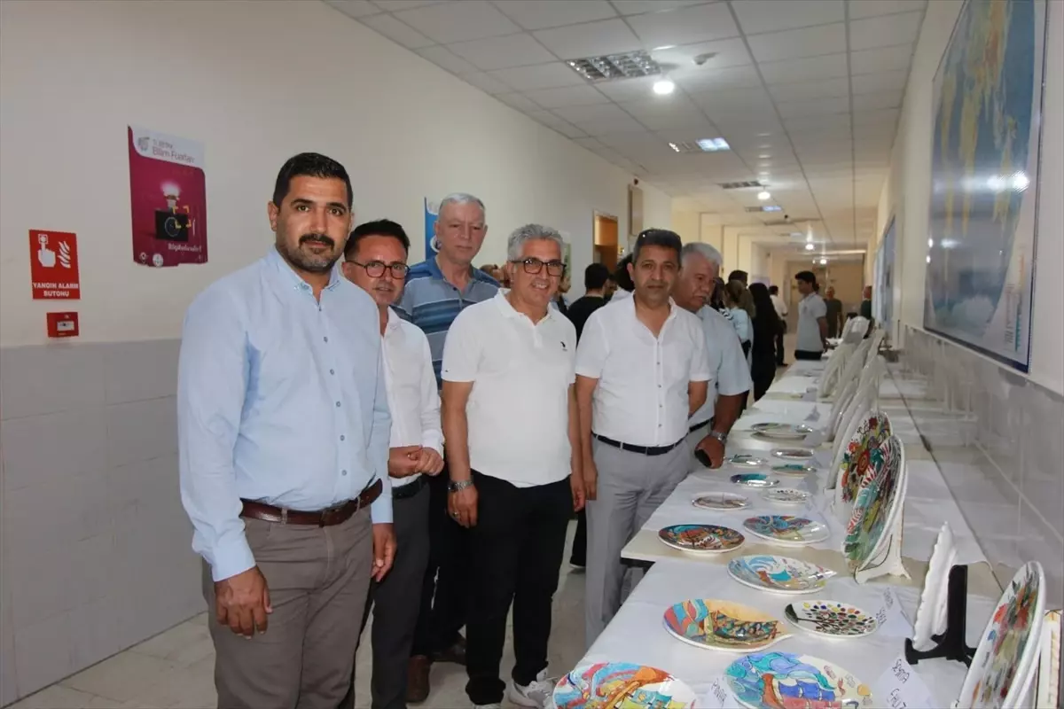 Mersin'de Öğrencilerin Eserleriyle Çini Sergisi Açıldı