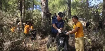 Mersin'de Öğrenciler Ormanlık Alanı Temizledi