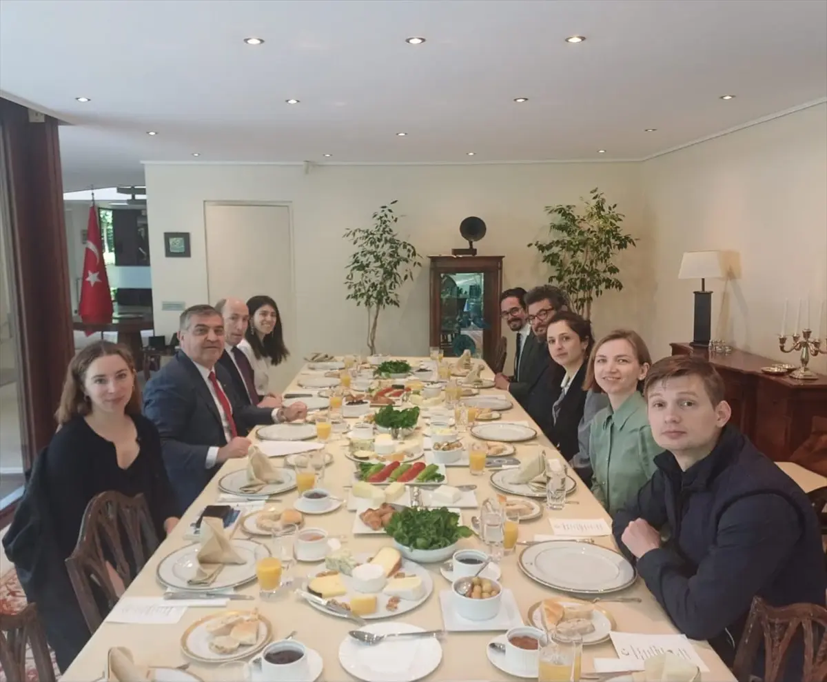 Brüksel'de 'Dünya Kahvaltı Günü' kapsamında geleneksel Türk kahvaltısı tanıtıldı