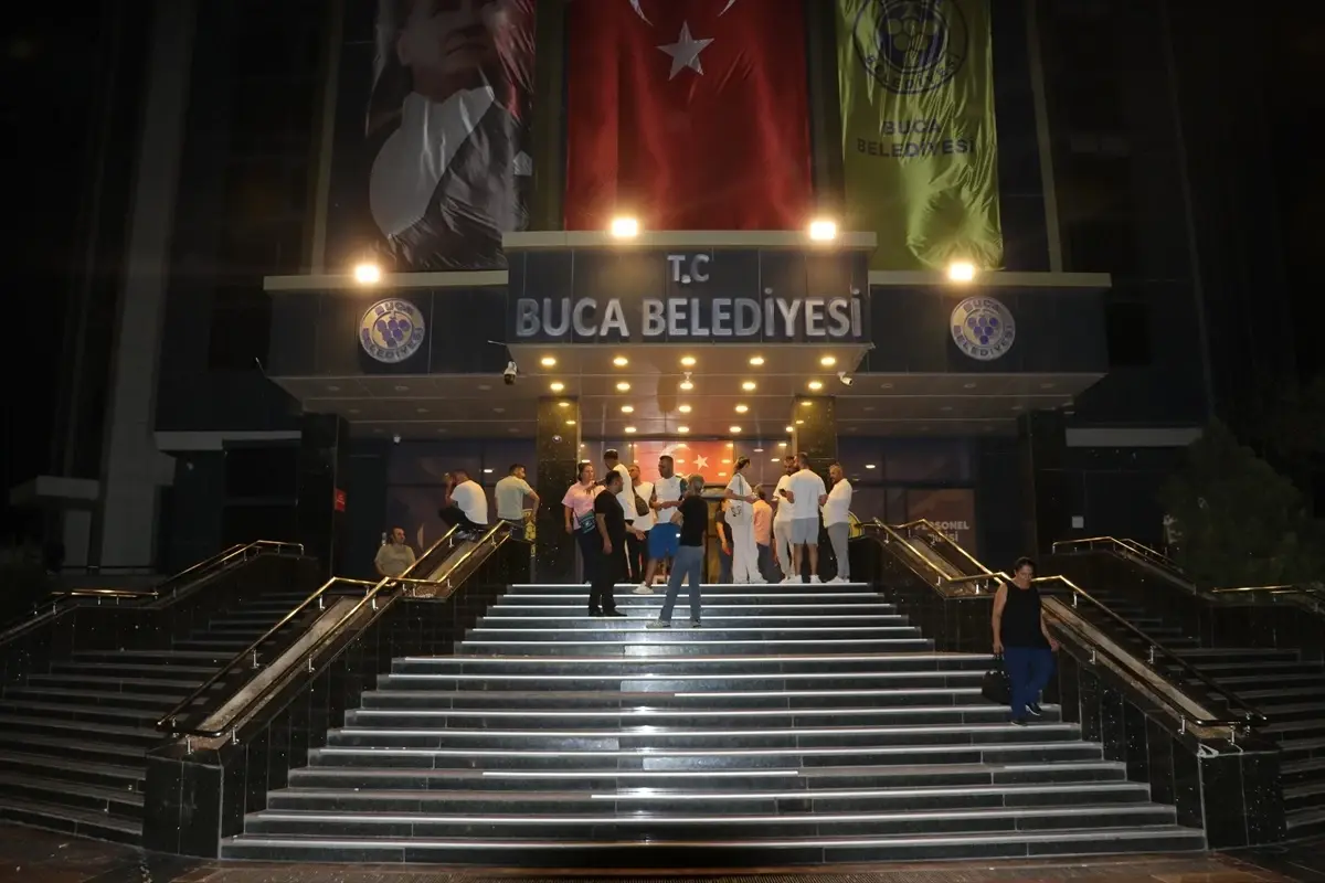 Buca Belediyesi İşçileri Maaş Alamadıkları İçin İşgal Eylemi Başlattı