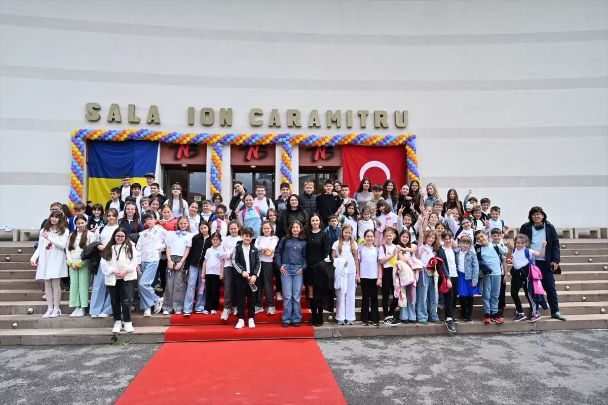 Romanya'da Türkçenin Değerine Vurgu: 2. Türkçe ve Çocuk Şenliği Düzenlendi
