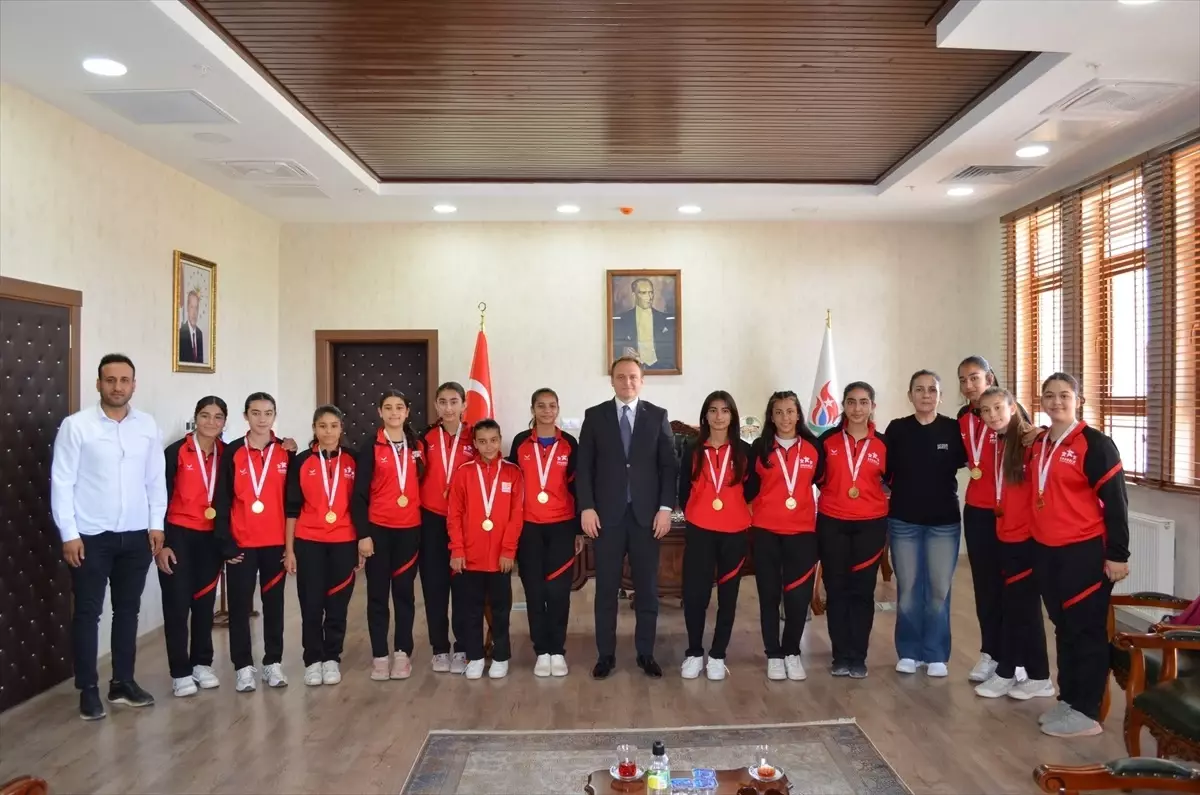 Bulanık Kaymakamı Sporcuları Kabul Etti