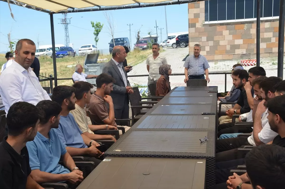AK Parti İlçe Başkanı Öğrencilerle Buluştu