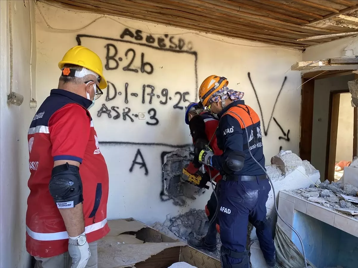 Burdur'da Deprem ve KBRN Tatbikatı Gerçekleştirildi