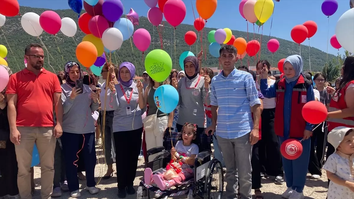 Bucak'ta Spina Bifida Hastası Yağmur İçin Balon Uçuruldu