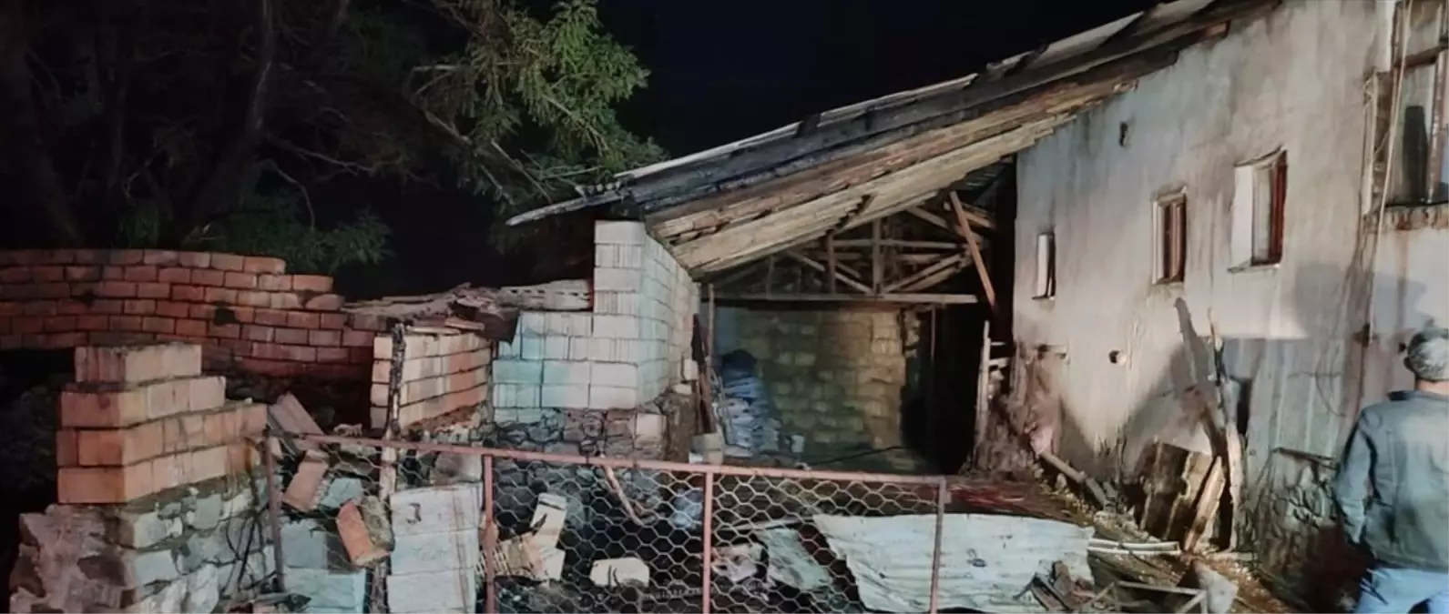 Burdur'da Ağılda Yangın: 3 Koyun, 7 Kuzu Telef Oldu