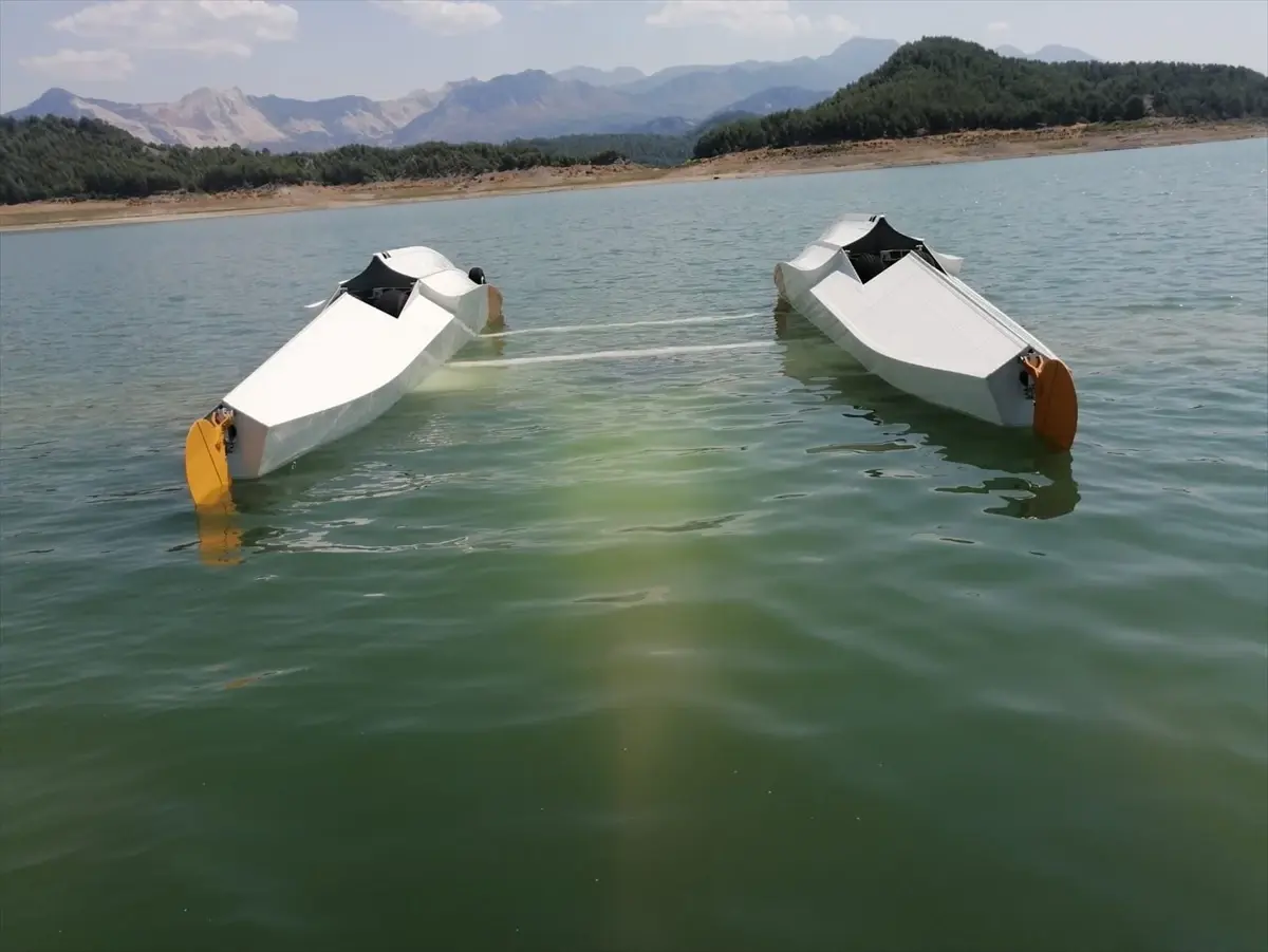 Burdur'da Eğitim Uçağı Barajdan Kurtarıldı