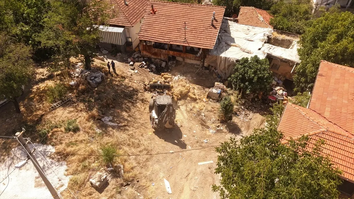 Bucak'ta Kötü Koku İhbarı: 20 Kamyon Çöp Çıktı