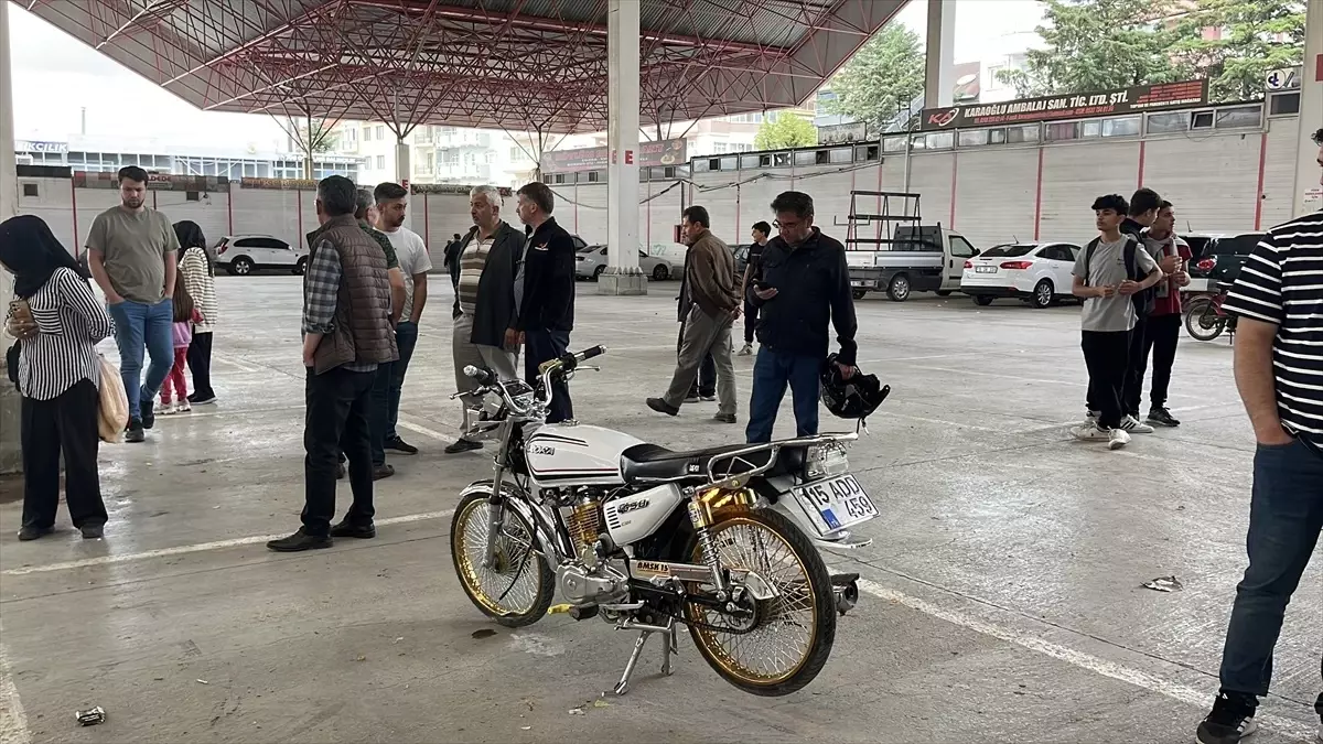 Burdur'da Motosiklet Kazası: İki Yaralı