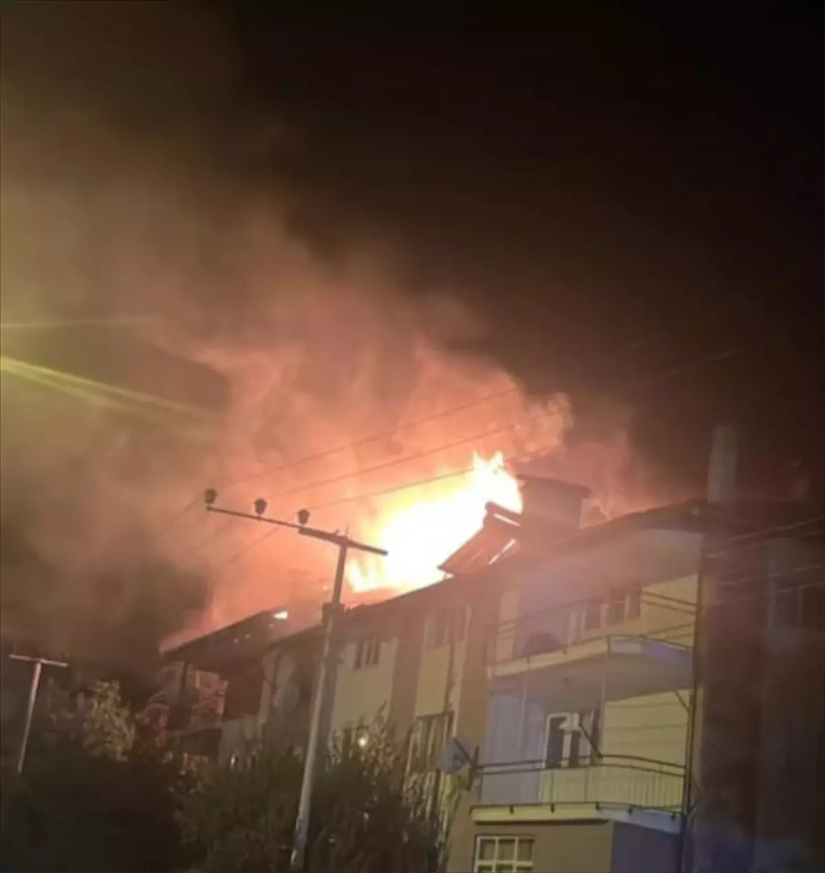 Burdur Gölhisar'da Apartman Yangını