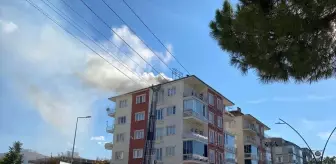 Burdur'da Apartman Çatısında Yangın Çıktı