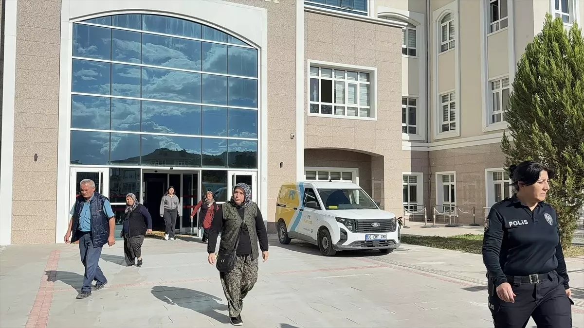 Bucak'ta Cinayet Davasında 6 Sanık Beraat Etti
