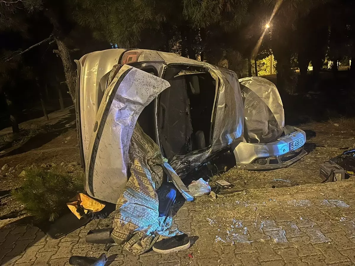 Burdur'da Otomobil Devrildi: 4 Yaralı