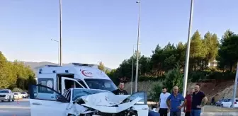 Burdur'da Trafik Kazası: İki Kişi Yaralandı