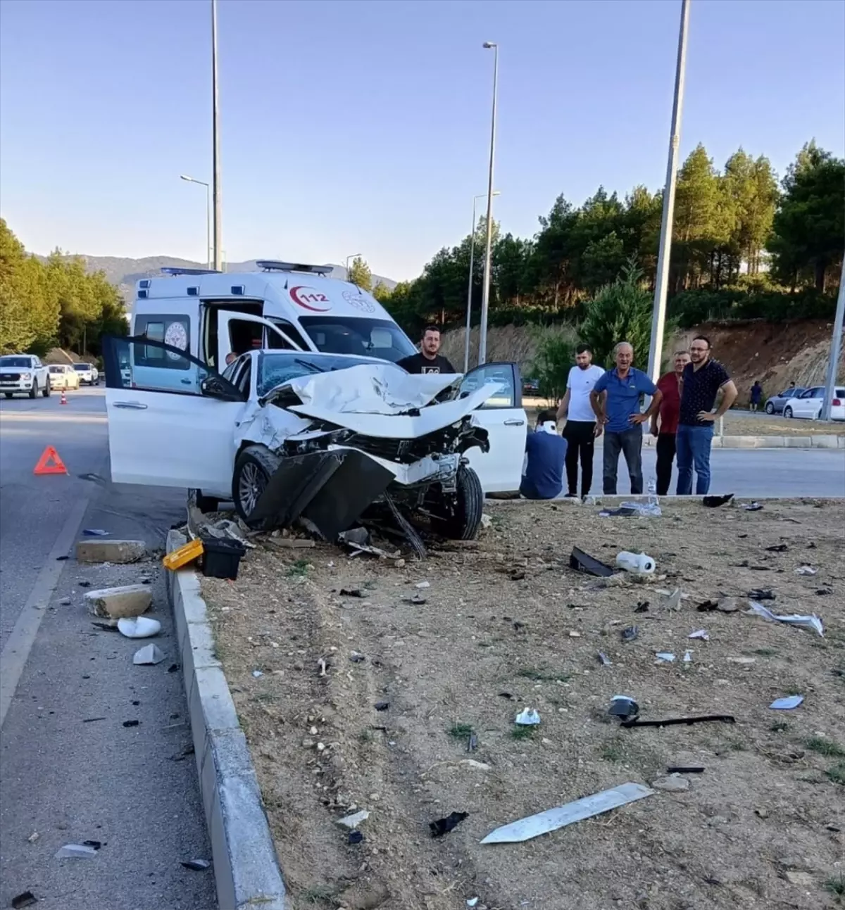 Burdur'da Trafik Kazası: İki Kişi Yaralandı