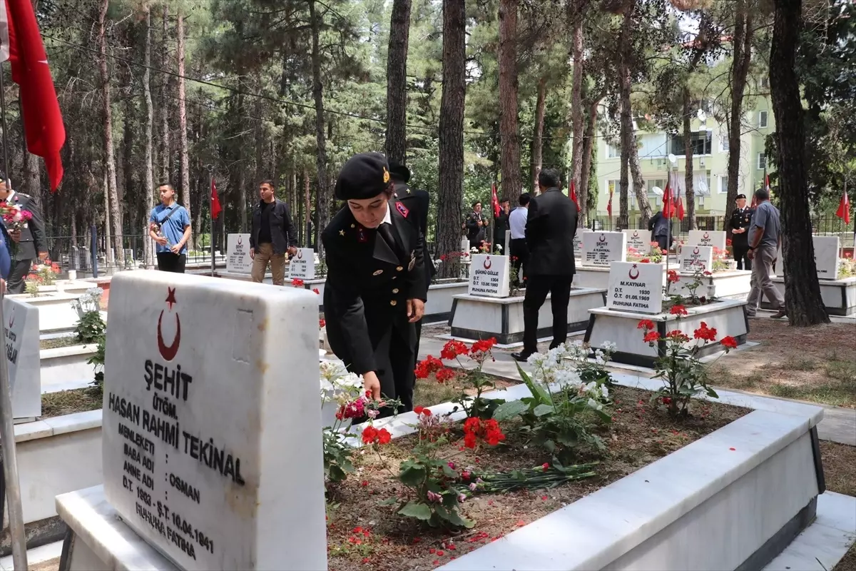 Burdur'da jandarmadan şehitlik ziyareti