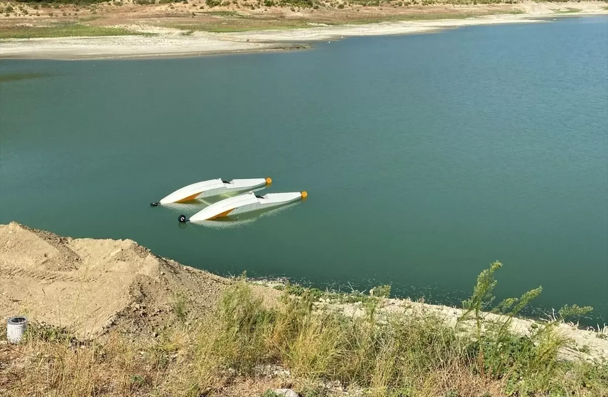 Burdur'da Uçak Kaza Kırıma Uğradı, Pilotlar Kurtarıldı