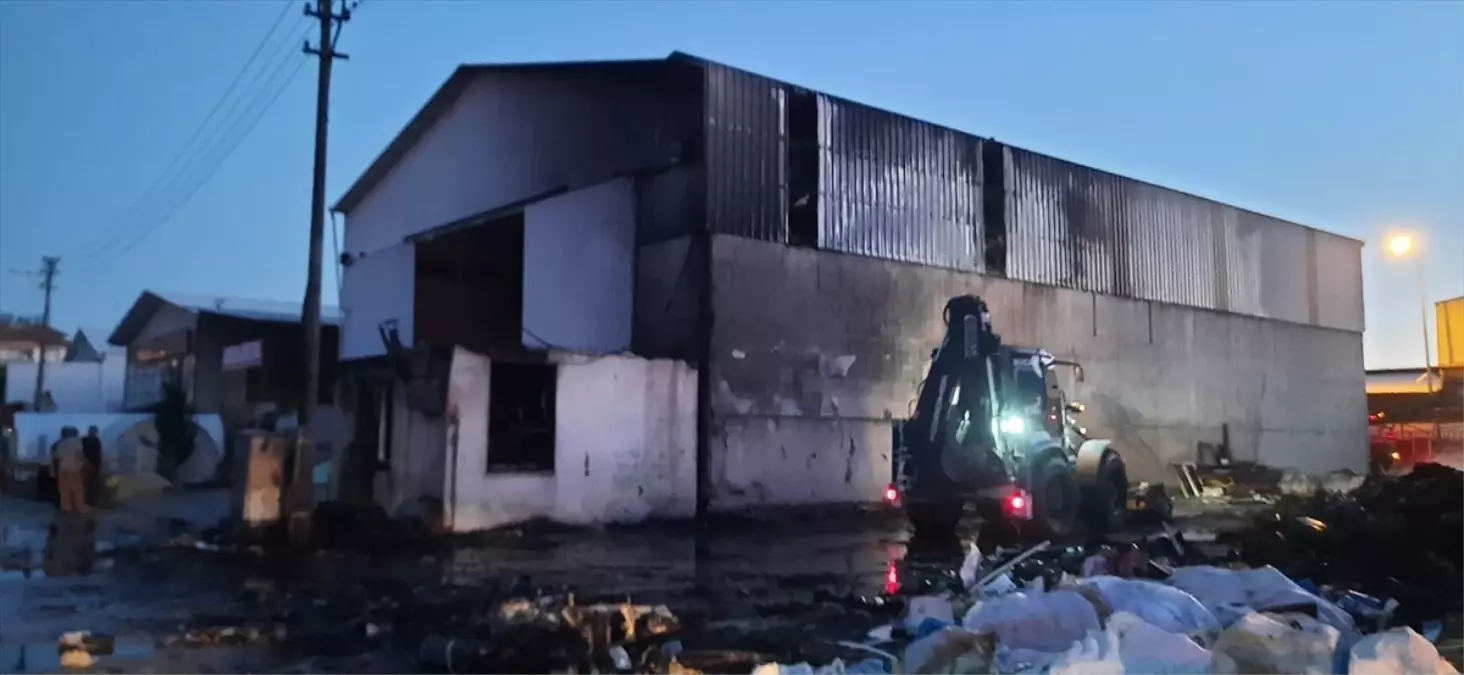 Bucak'ta Motosikletten Başlayan Yangın İşletmeye Sıçradı