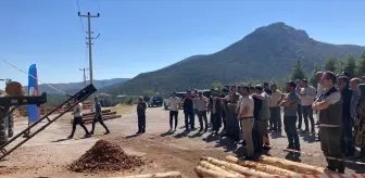 Bucak'ta Orman İşçisine Kabuk Soyma Makinesi Teslim Edildi