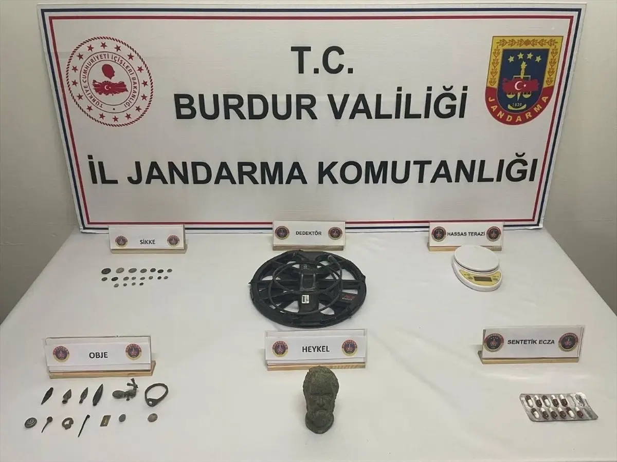 Burdur'da Uyuşturucu ve Kaçakçılık Operasyonunda 3 Tutuklama
