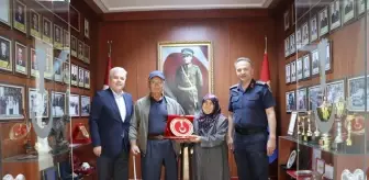 Yaşlı Çift, Arazilerini Jandarma Vakfına Bağışladı
