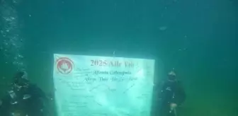 Mudanya'da 2025 Aile Yılı Etkinlikleri Kapsamında Su Altında Pankart Açıldı