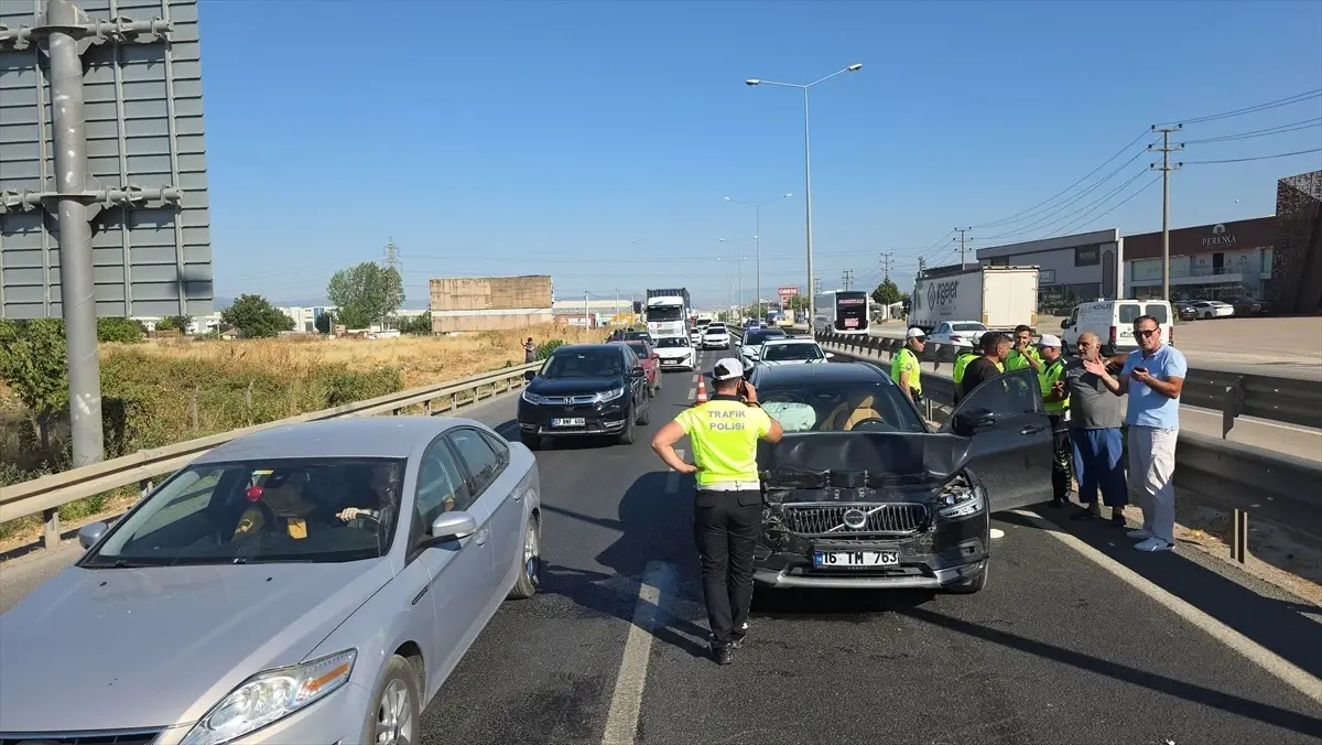Bursa'da Zincirleme Trafik Kazası: 1 Yaralı