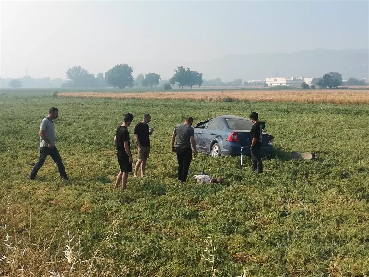 İnegöl'de Araziye Devrilen Otomobilin Sürücüsü Yaralandı
