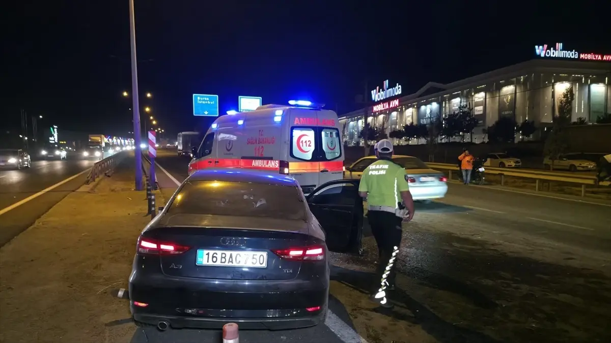 Bursa İnegöl'de Bariyere Çarpan Otomobilin Sürücüsü Ağır Yaralandı