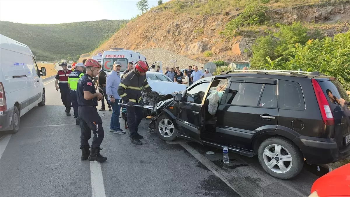 Bursa'da Trafik Kazası: 4 Yaralı