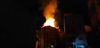 Bursa'da 5 Katlı Binanın Çatısında Yangın