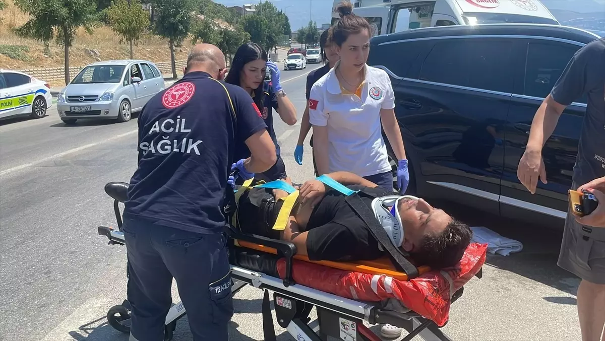 Bursa'da Motosiklet Kazası: Sürücü Yaralandı