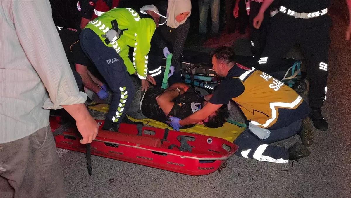 Bursa'da Otomobilin Devrilmesi Sonucu 3 Yaralı