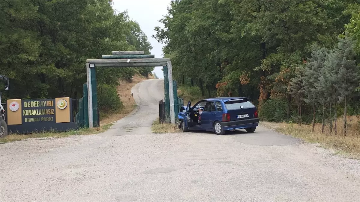 Bursa'da Direğe Çarpan Otomobilde 4 Yaralı