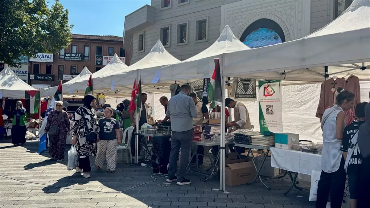 Bursa'da Filistinli Öğrencilere Destek için Hayır Çarşısı Kuruldu