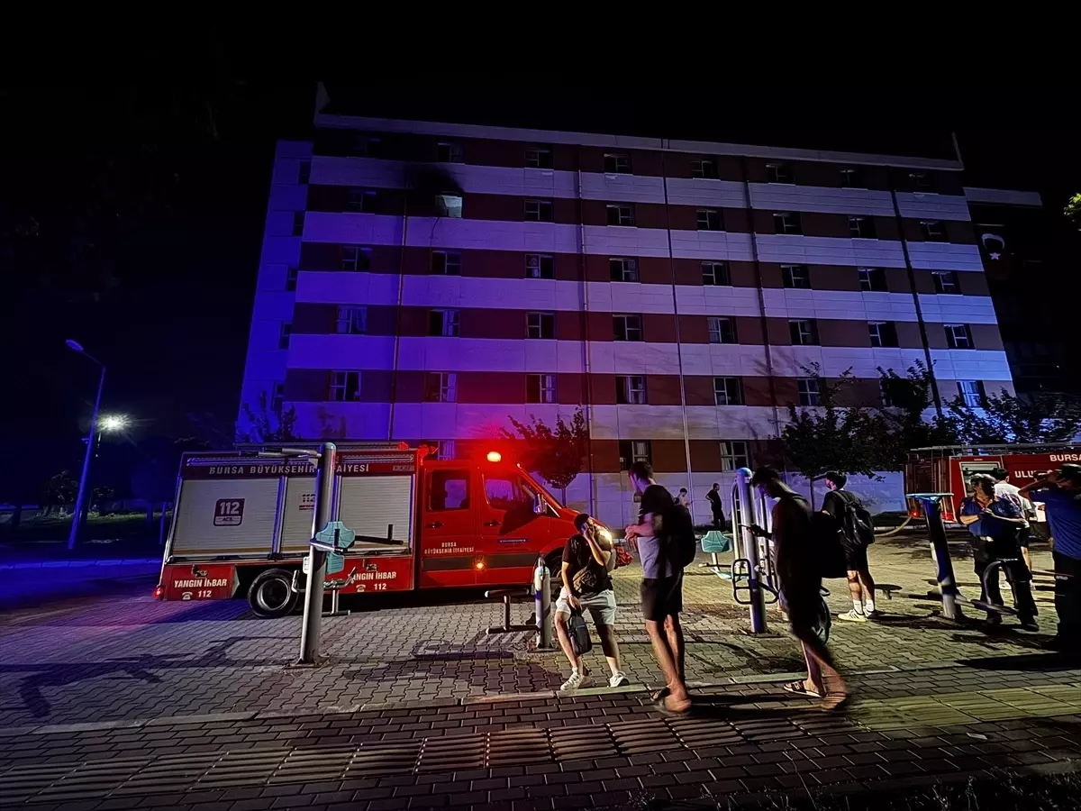 Bursa'da Erkek Öğrenci Yurdunda Yangın Çıktı