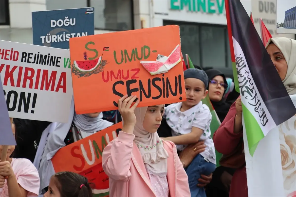 Bursa'da Filistin'e Destek Gösterisi: Gazze Soykırımı Kınandı