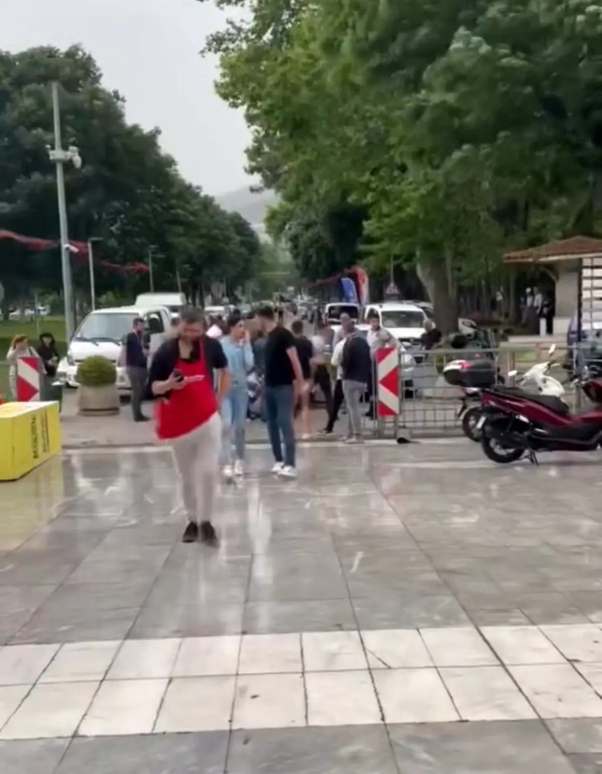 Bursa'da Bıçak Festivali'nde Fırtına Faciası: Bir Kişi Yaralandı