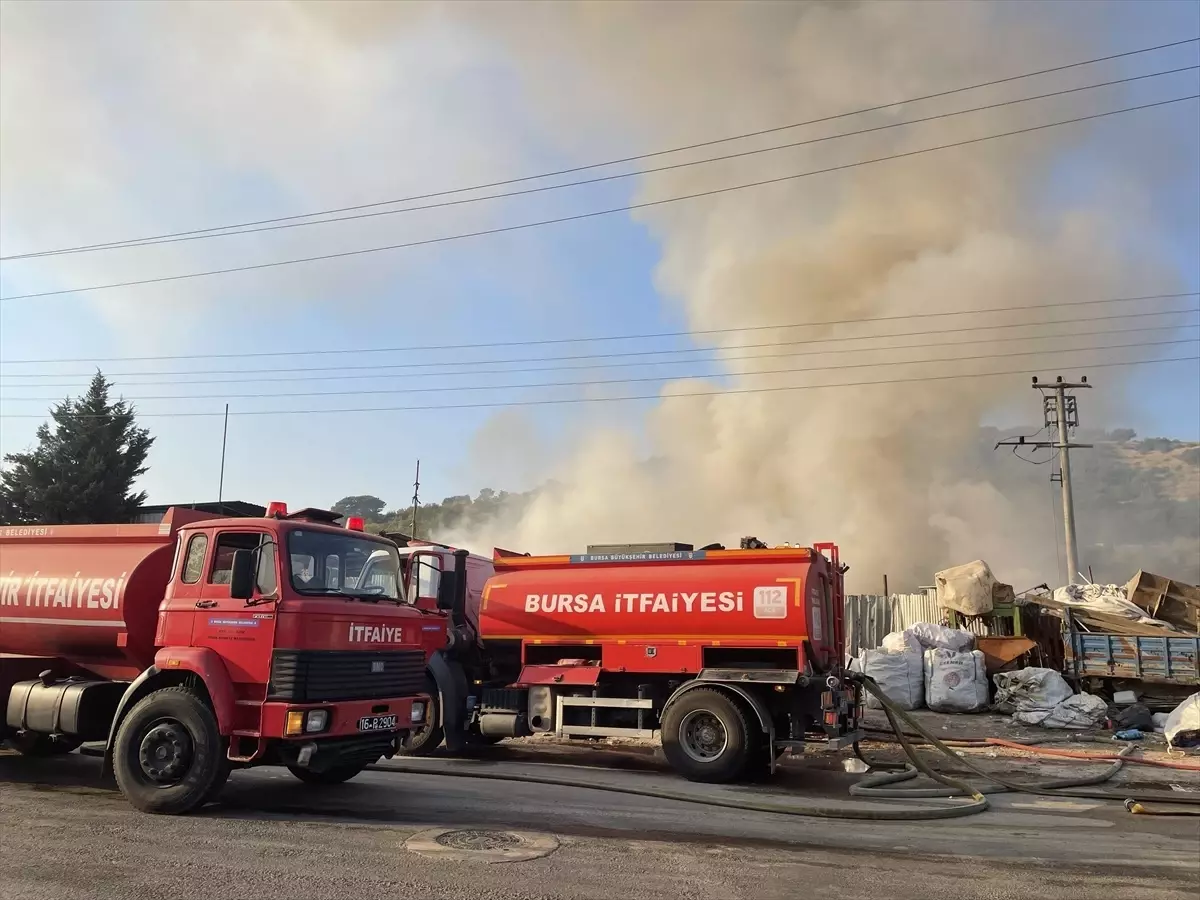 Bursa'da Geri Dönüşüm Tesisinde Yangın