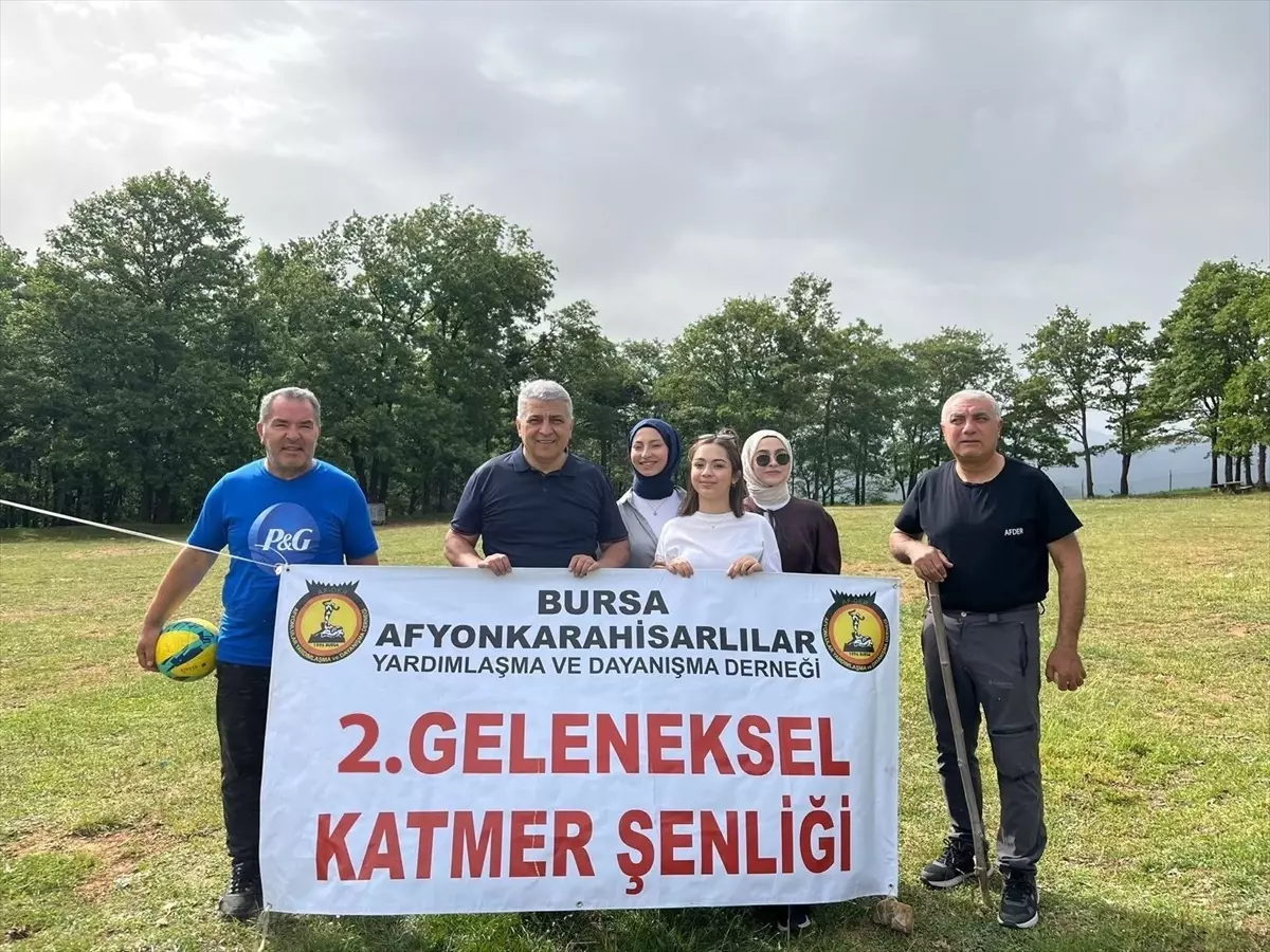 Bursa'da Katmer Şenliği Coşkusu
