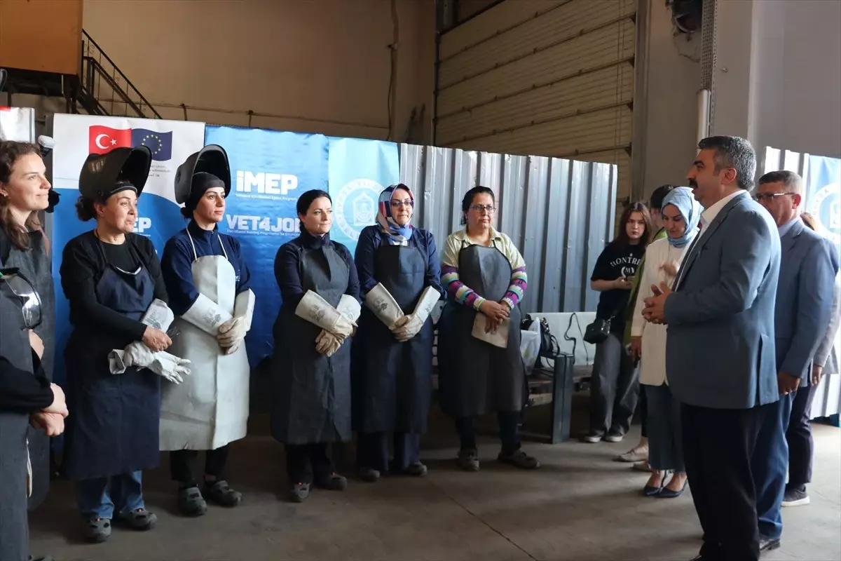 Bursa'da 12 Kadın Kursiyere Kaynakçılık Sertifikası Verildi