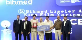 Bursa'da liselilere yönelik 'aile' temasıyla düzenlenen kısa film yarışmasının ödül töreni yapıldı