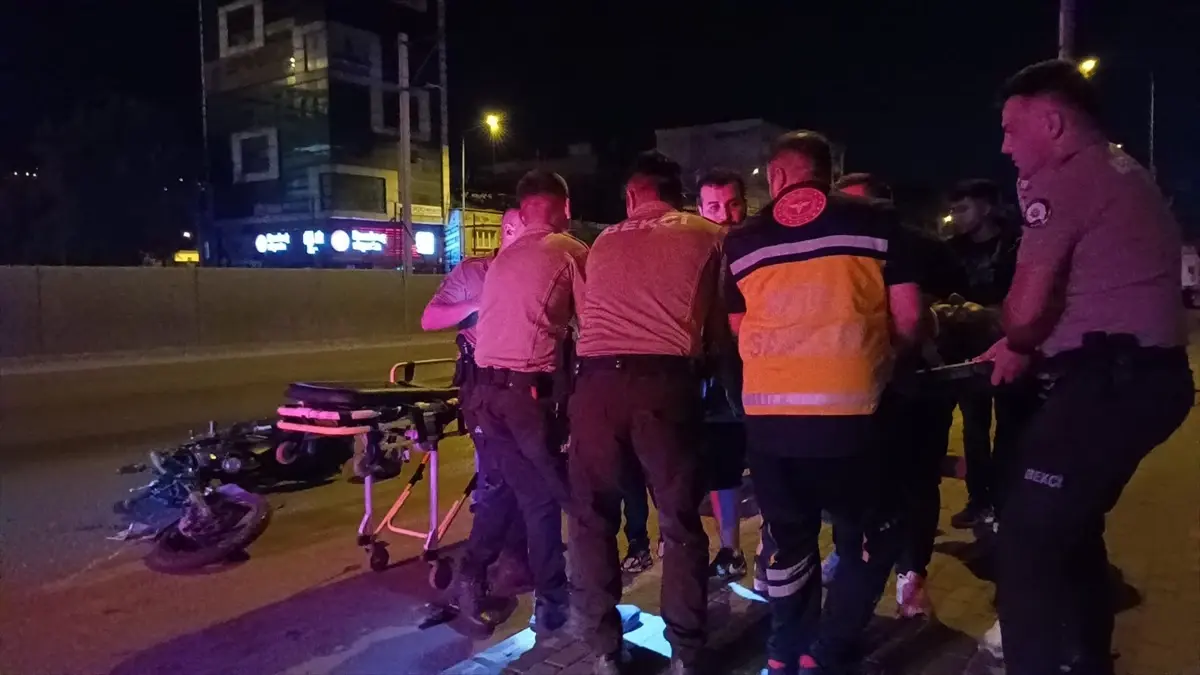 Bursa'da Motosiklet Devrildi: 2 Ağır Yaralı