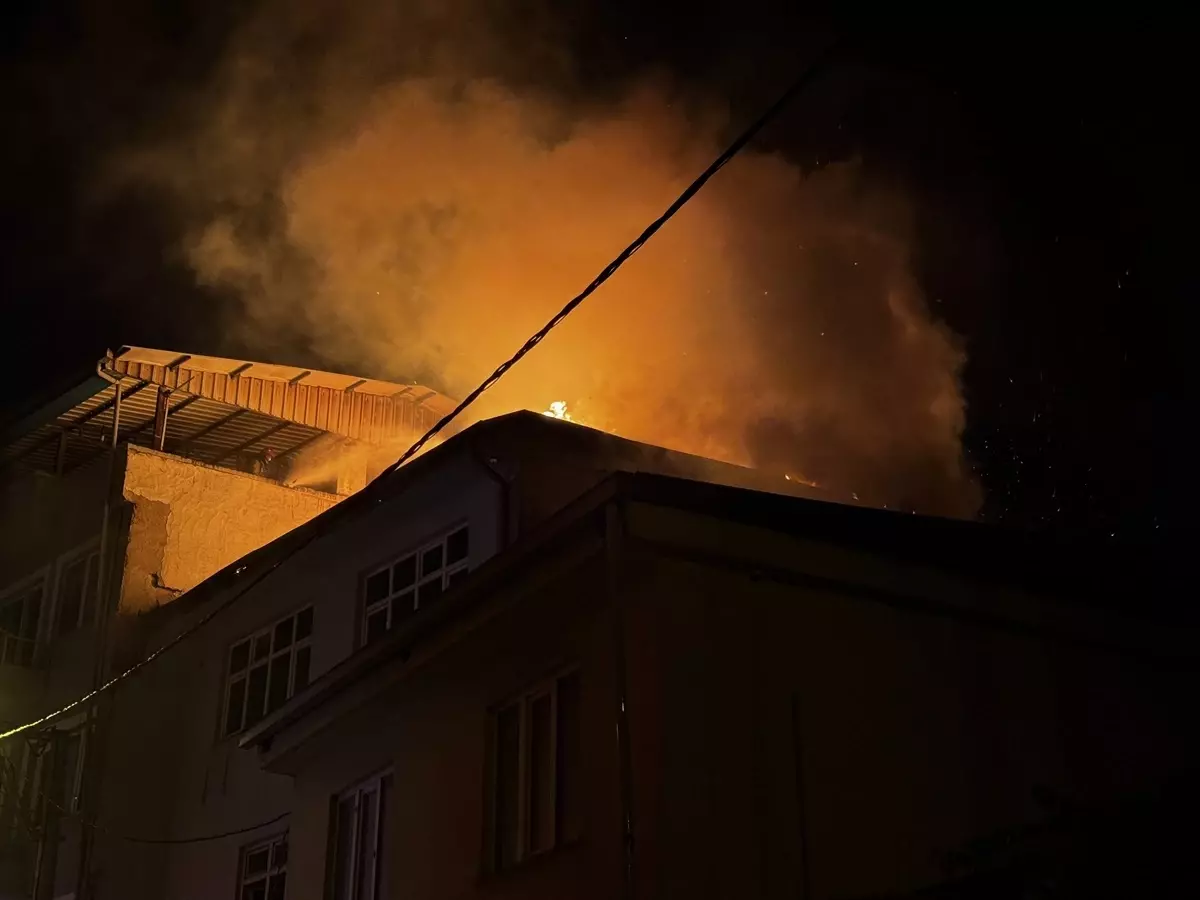 Bursa'da Oto Tamirhanesinde Yangın Çıktı